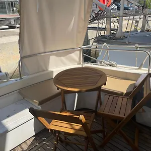  Hotel en barco Barco El Marques